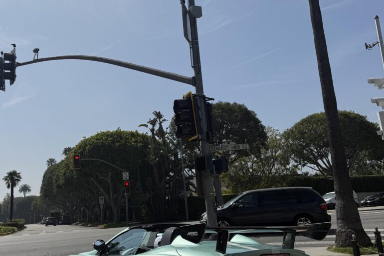 [Mercedes SLR McLaren HDK] in Beverly Hills