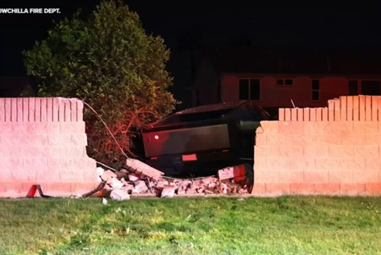 Tesla Cyber Truck crashes into wall in Chowchilla