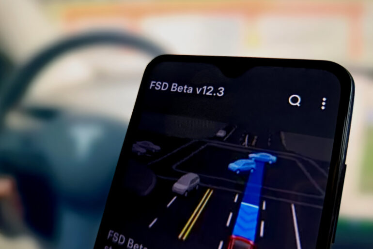 Tesla FSD makes terrifying mistake in viral video