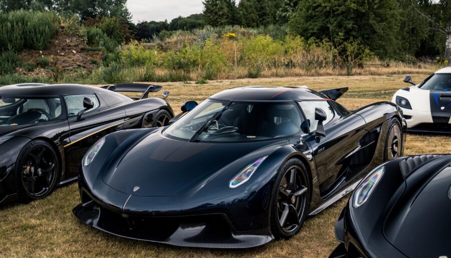 Koenigseggs [4000×5238]