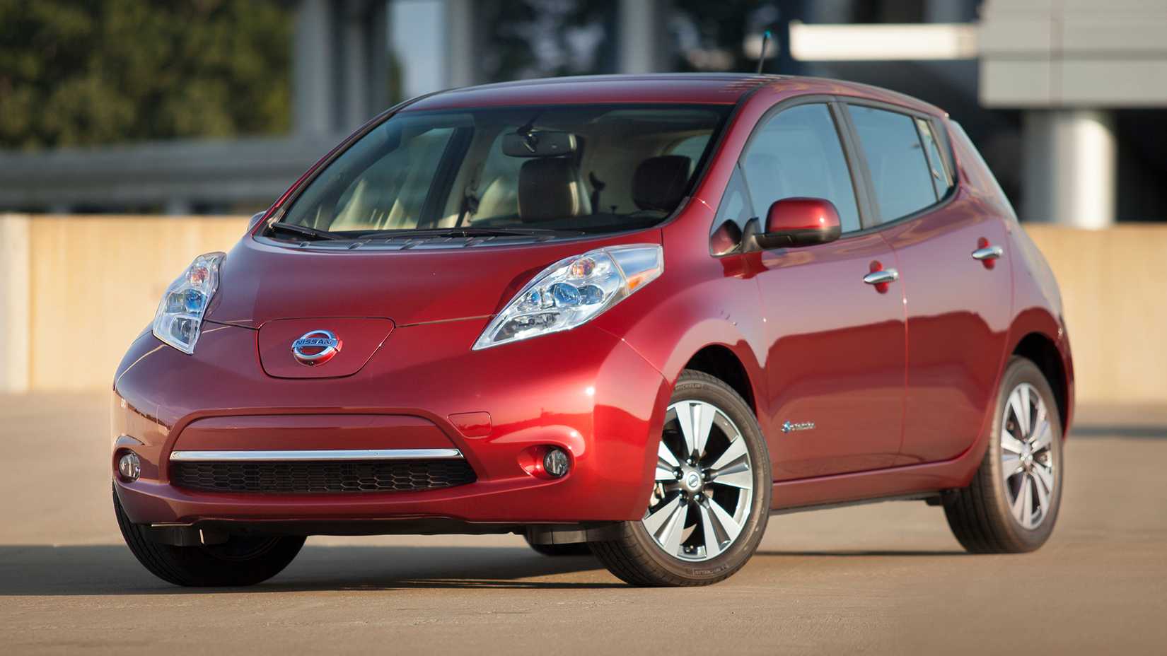 2013 Nissan Leaf front 3/4