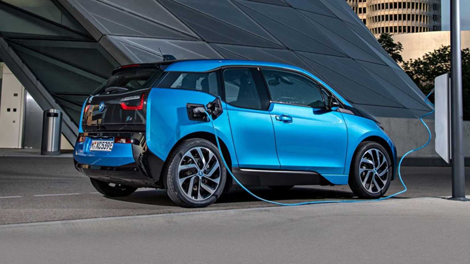 Blue 2015 BMW I3 on charge