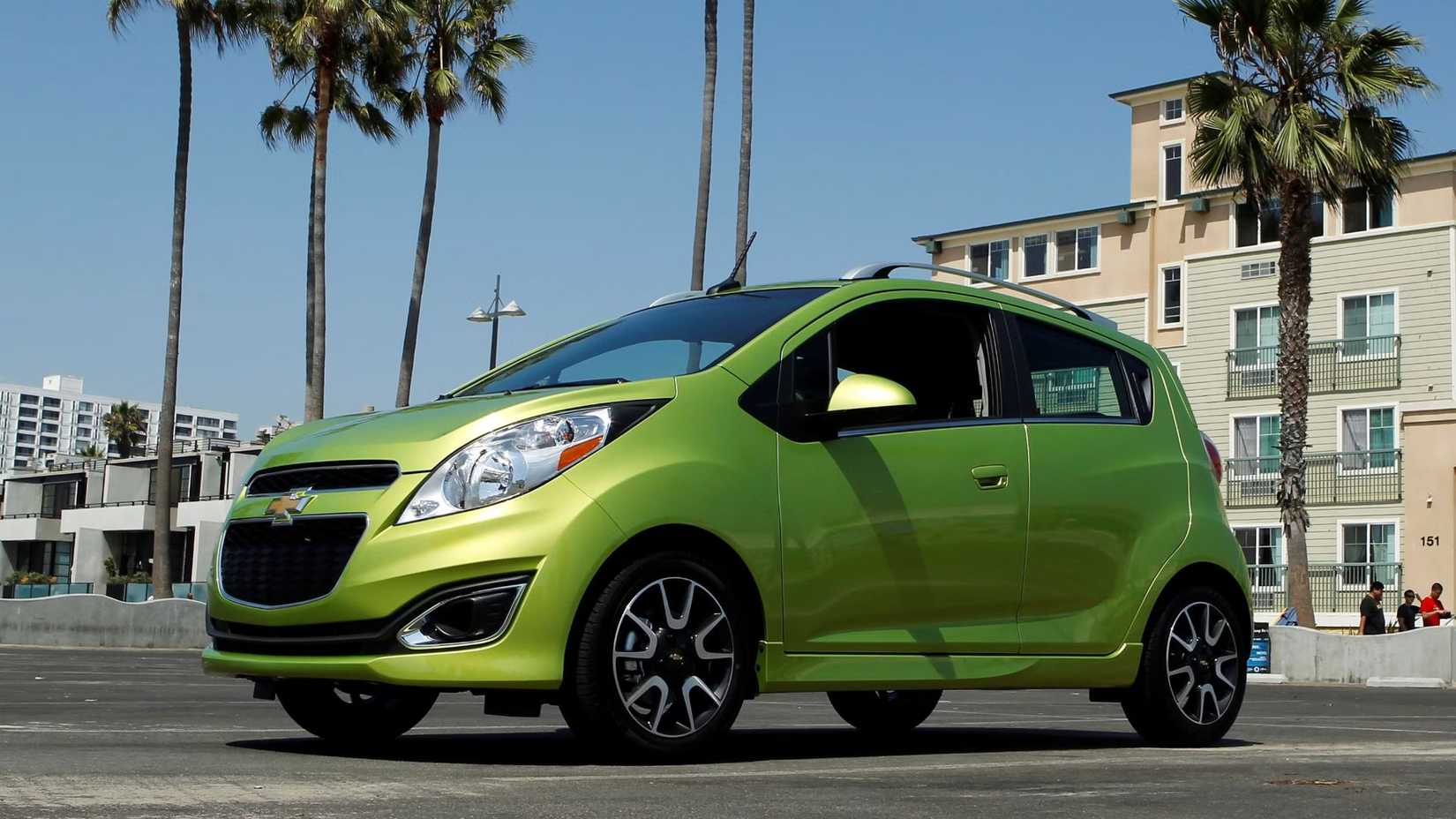 2015 Chevrolet Spark Green Front Angle