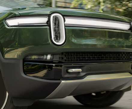 2024 Rivian R1S closeup