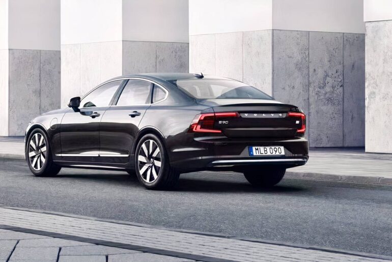 The Used Luxury Hybrid That Everyone’s Overlooking