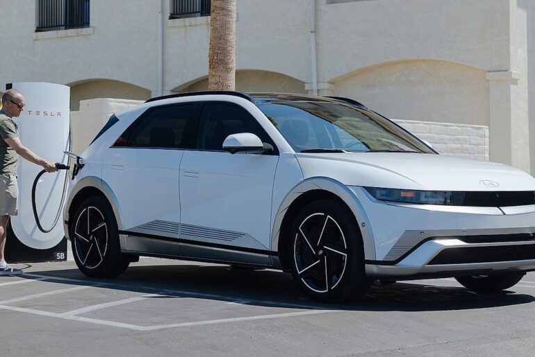 Nearly 300,000 Miles Later, This Hyundai Ioniq 5 Still Shows More Than 320 Miles of Range