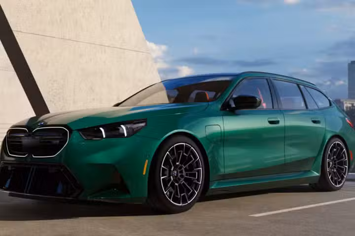 2025 - 2026 BMW M5 Touring front 3/4 parked