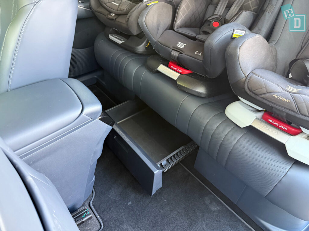 Hidden storage drawers in the Geely EX5 rear seats