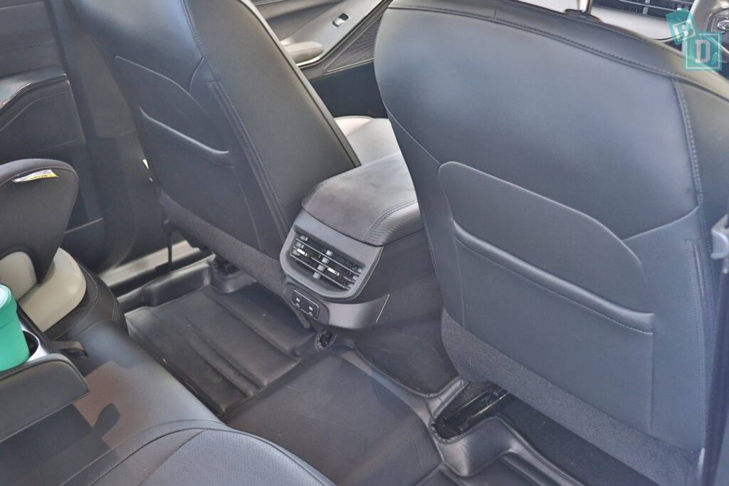Rear legroom and kick room in the GWM Haval H6