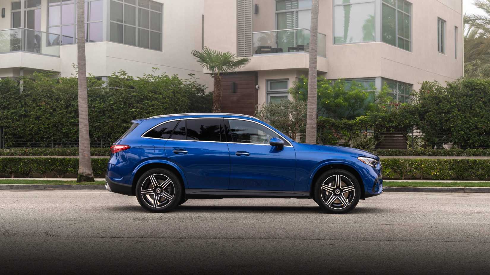 2025 Mercedes GLC 350e Exterior Side Profile