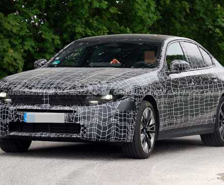 2026 BMW 5 Series Spy Shot (13)