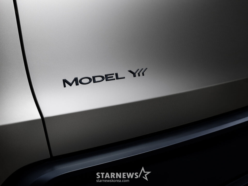 Tesla Model YL/Picture = Tesla