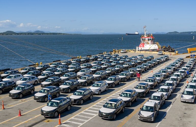 First batch of Geely EX5 EM-i arrives in Brazil