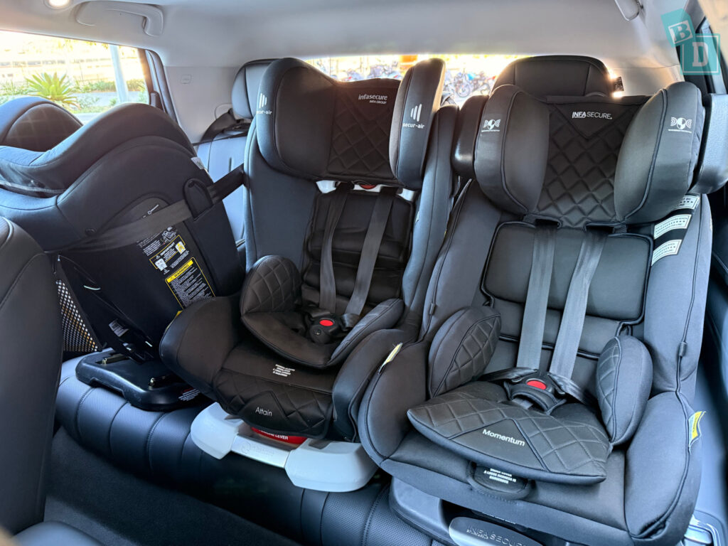 2026 GAC Aion UT two forward-facing and one rear-facing child seat installed