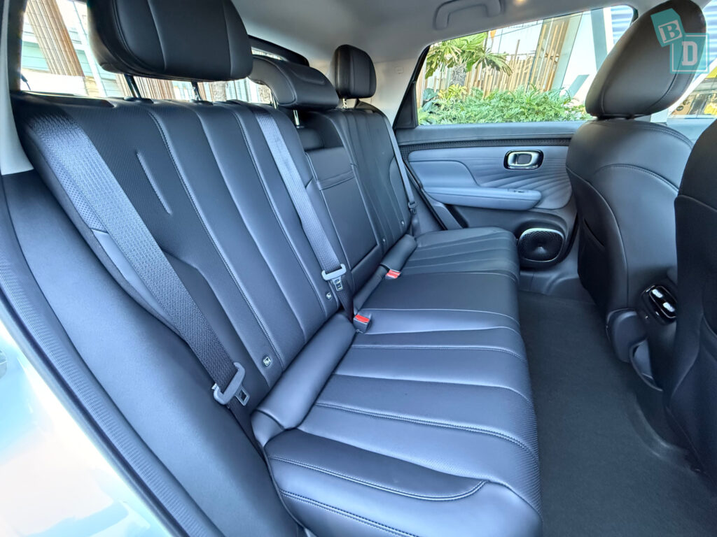 Rear seat legroom with flat footwell