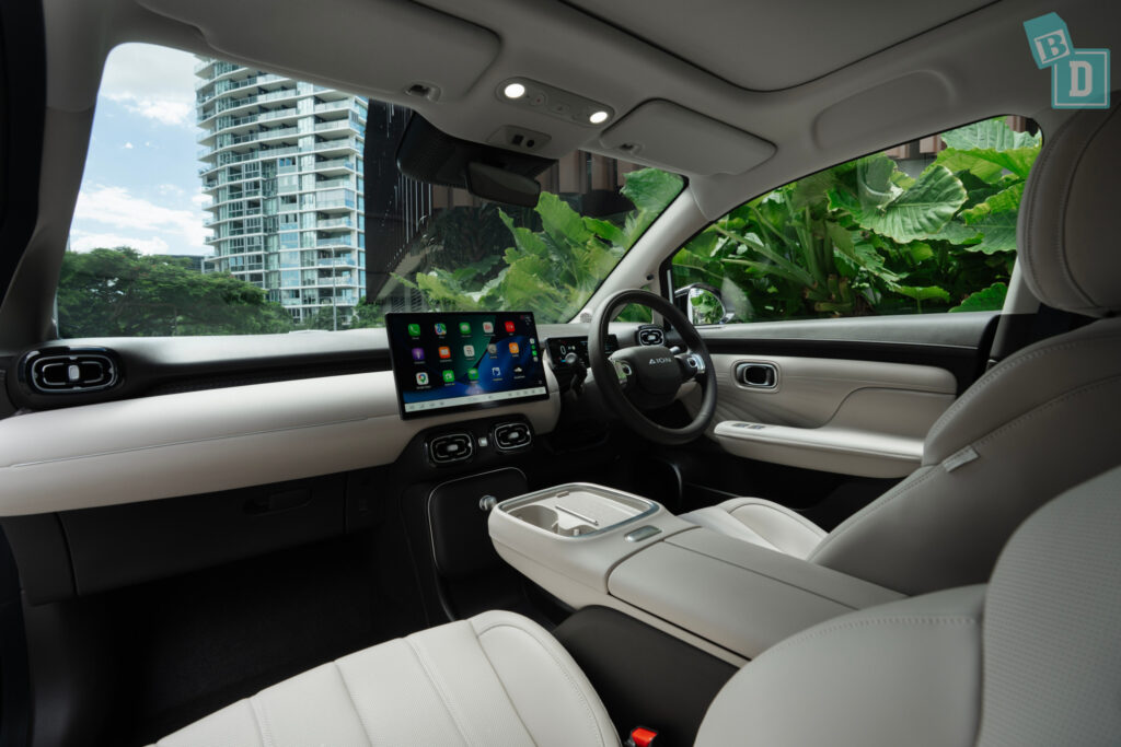 Interior front seats and centre console