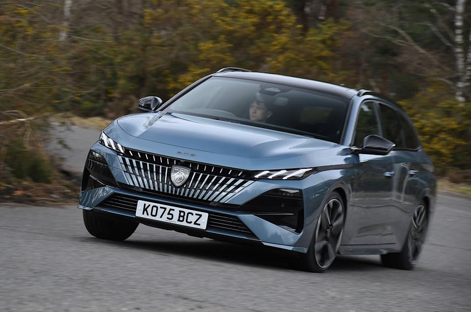 13 Peugeot 308 GT Plug in 2026 jb20260312 0844