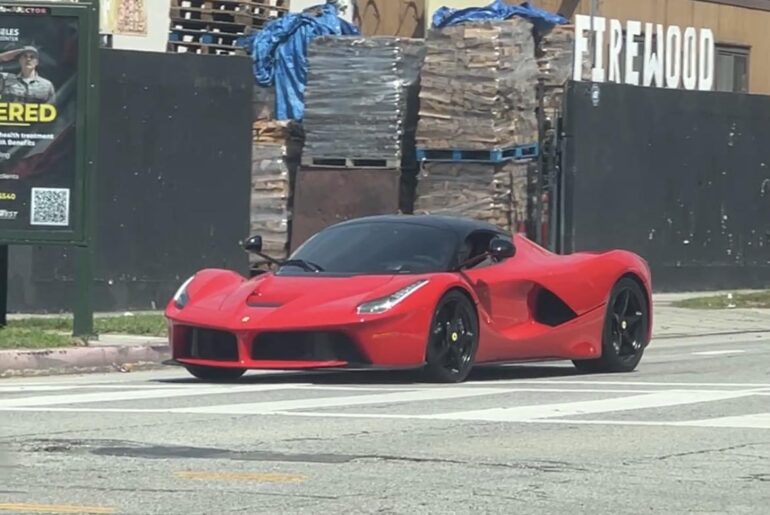 [Ferrari LaFerrari] enjoying the LA weather