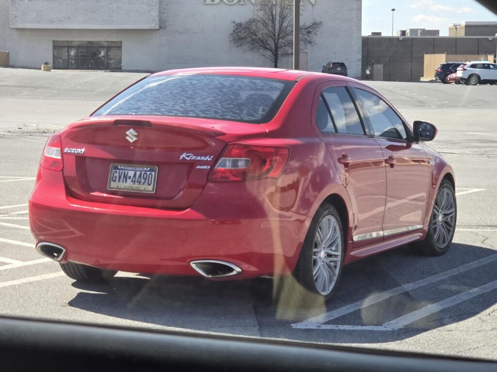 Seen this pretty clean Suzuki Kizashi today, they aren't too common here.