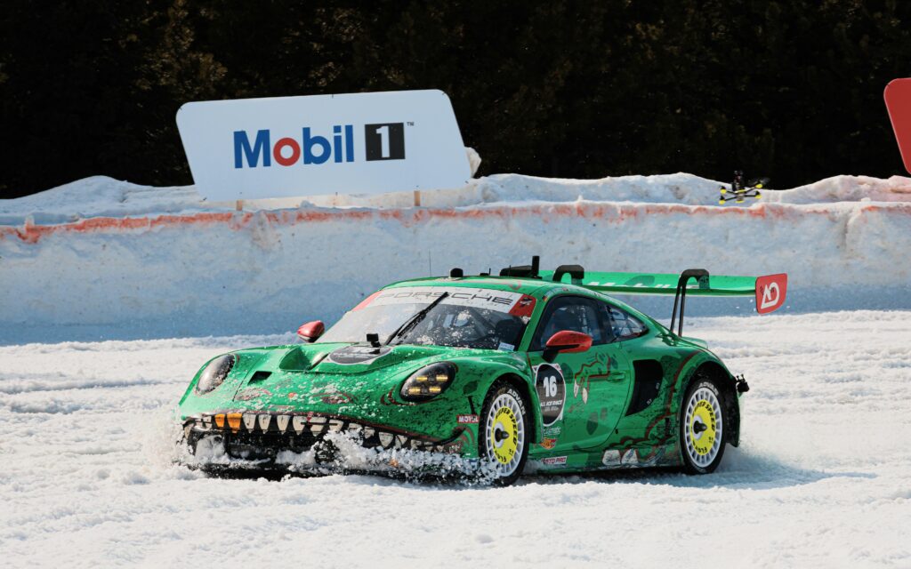 Porsche 911 GT3 R "Rexy" eating snow [OC] (6264x3916)
