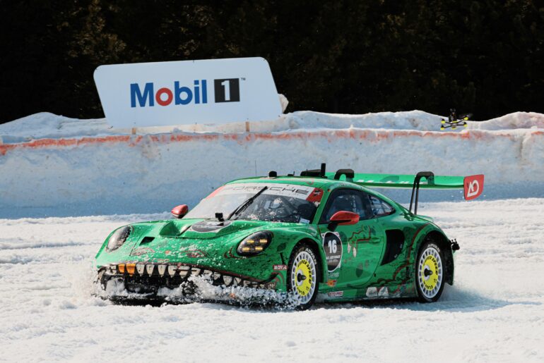 Porsche 911 GT3 R "Rexy" eating snow [OC] (6264x3916)