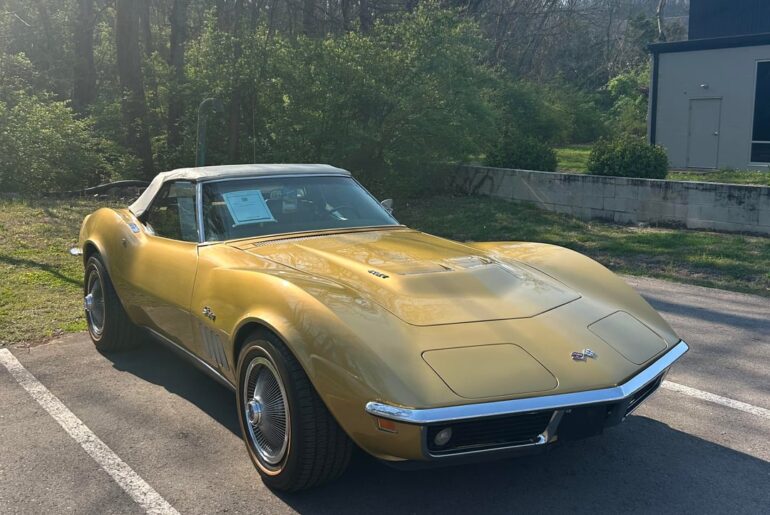 Gold ‘69 Corvette spotted!