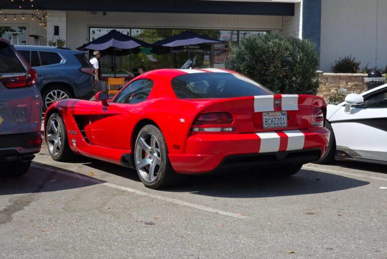 [3rd gen Dodge Viper SRT/10 Viper Club of America Edition] & [McLaren 600LT] parked next to each other
