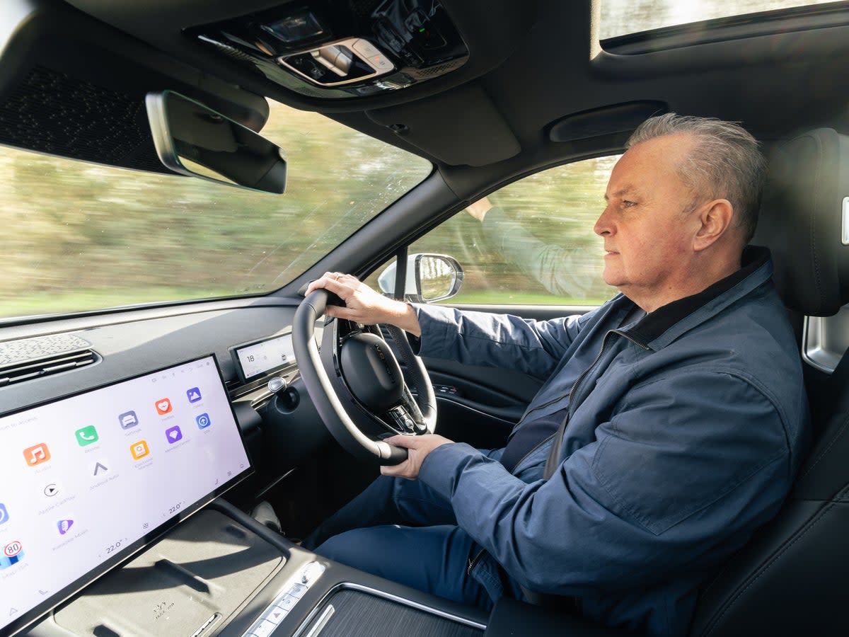 The Omoda 7 has a rather jiggly ride and more tyre noise than expected, but offers excellent efficiency (Omoda)