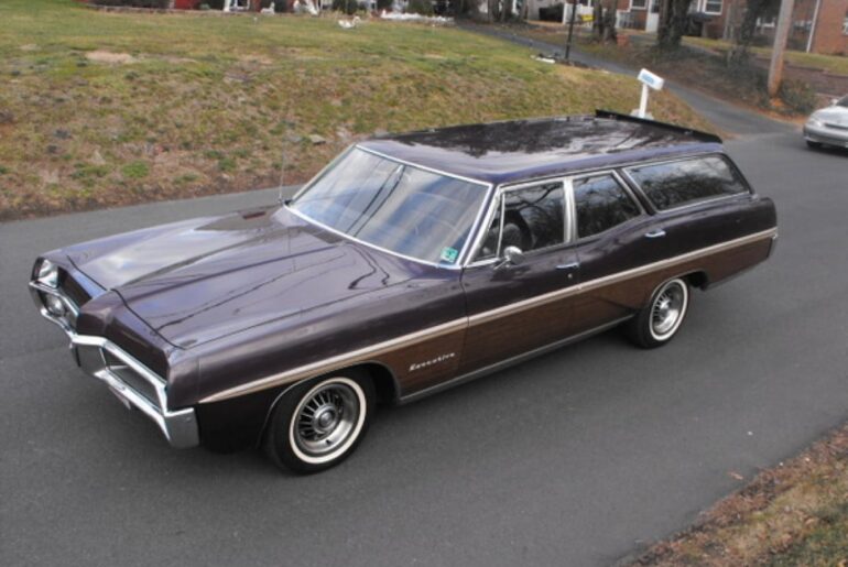 Elegance: 1967 Pontiac Executive Station Wagon.  400ci 265hp