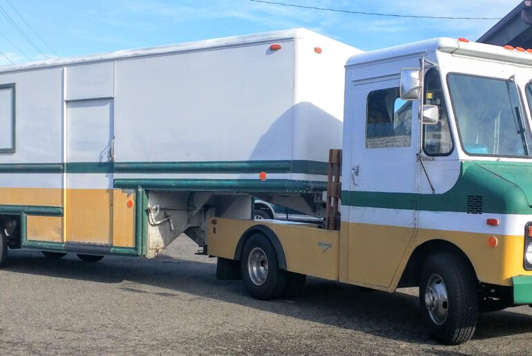 Grumman Olson Krew Kab (GMC chassis) with a matching Kubemaster trailer.
