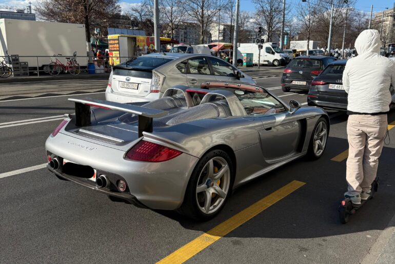 [Porsche Carrera GT]