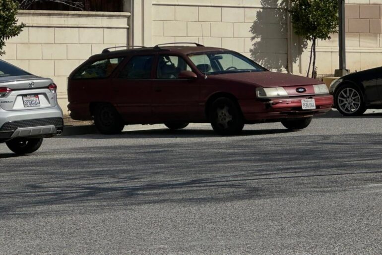 Spotted this old rare Ford Taurus wagon in rough condition. Don’t see these anymore nowadays.