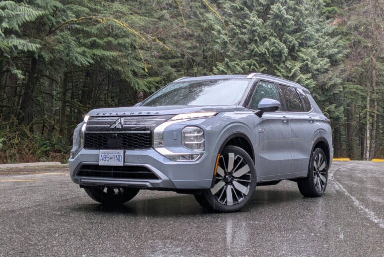 2026 Mitsubishi Outlander PHEV: Plug it in!