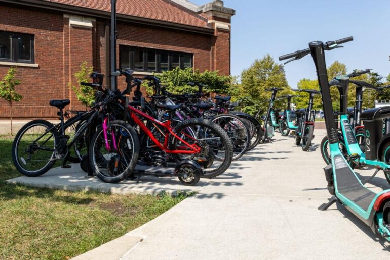 Students share opinions on VEO electric vehicles returning to campus