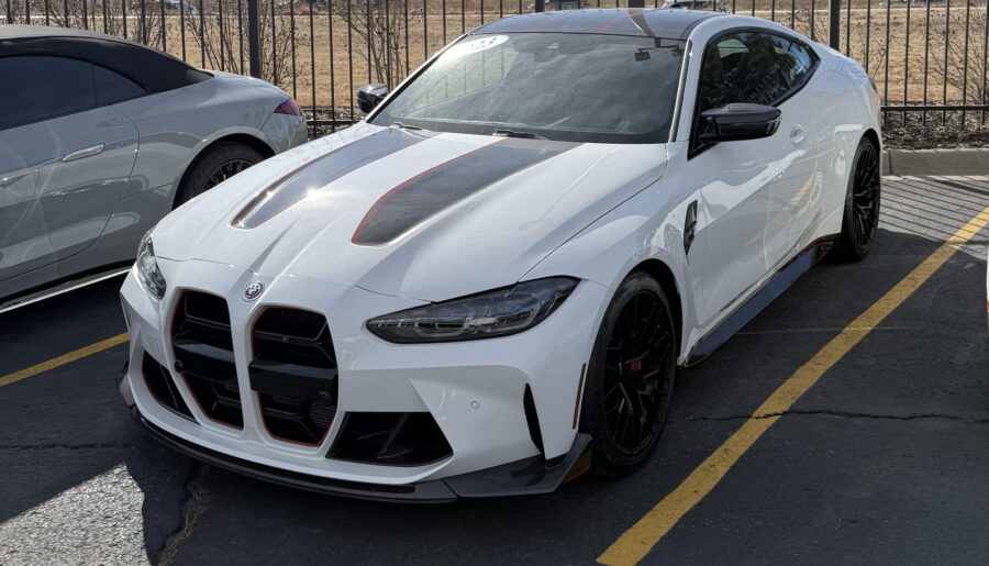 BMW M4 CSL [3428×3428]