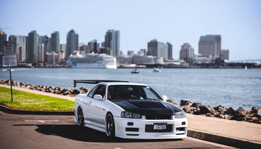 Nissan Skyline R34 in front Ohr the San Diego Skyline [6016 x 4016]