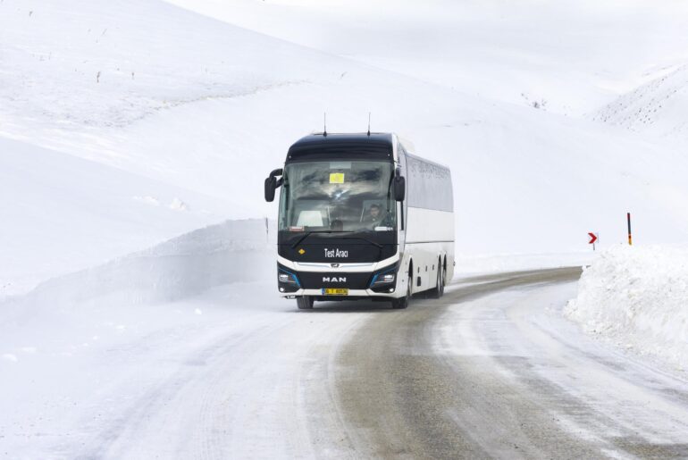 Tested to the limit: MAN Lion’s Coach E defies snow and ice in harsh winter trials