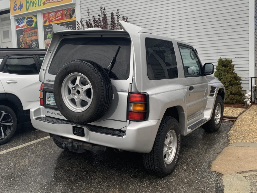 I saw a [Mitsubishi Pajero Evolution]!