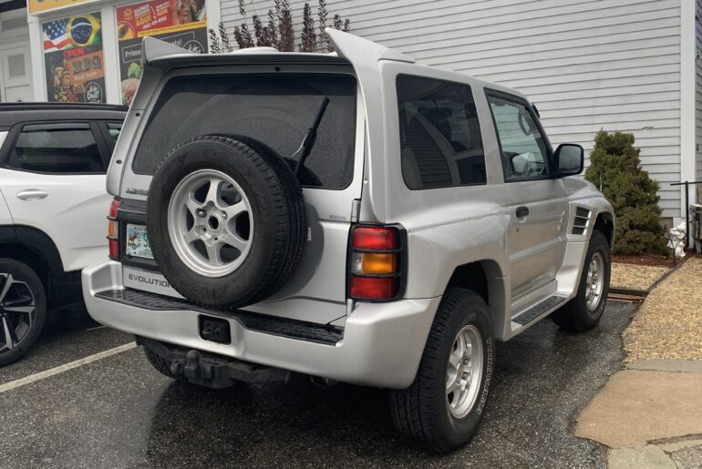 I saw a [Mitsubishi Pajero Evolution]!