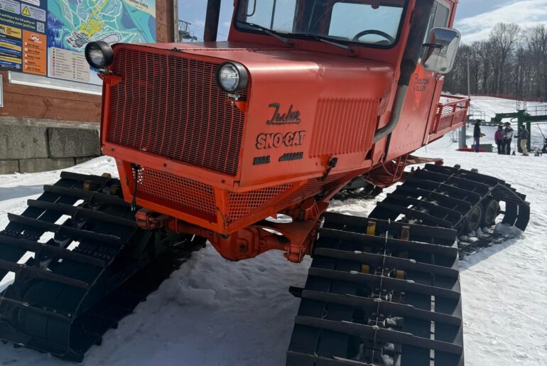 Tucker Sno Cat
