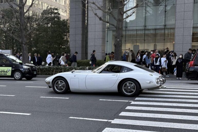 Spotted in Tokyo today [Toyota 2000GT]