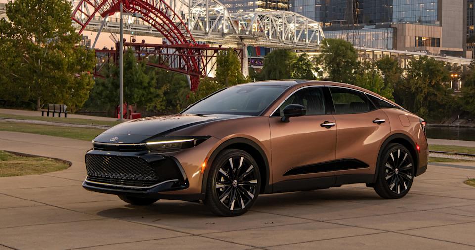 2026_Crown_Platinum_BronzeAgeBiTone_