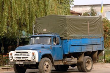That's the ZIL-130. It was some of the most common trucks in the USSR. Over 3.5 million of them were made. All of them had a 6.0L V8 engine. The Soviets did have V8s, but they only used them in trucks, buses and military vehicles