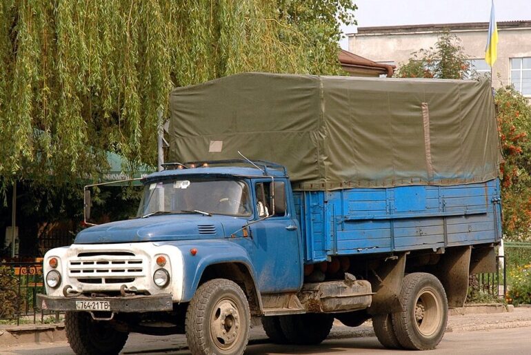 That's the ZIL-130. It was some of the most common trucks in the USSR. Over 3.5 million of them were made. All of them had a 6.0L V8 engine. The Soviets did have V8s, but they only used them in trucks, buses and military vehicles