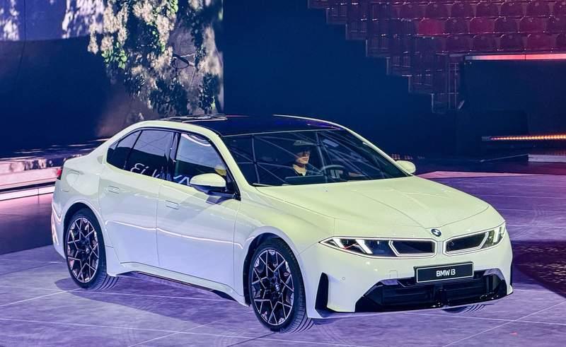 The i3 stands out with its angular design and a new control system that is projected onto the windscreen. Christof Rührmair/dpa