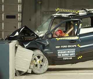 Late 90s/Early 2000s crossovers crash tested by IIHS