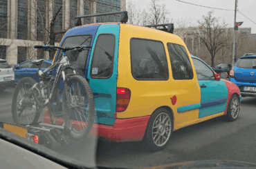 2003 VW Caddy in Harlequin clothes (in Bucharest, Romania)