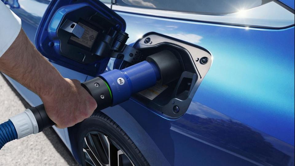 Hydrogen car refueling nozzle connected