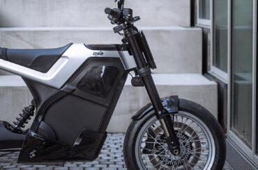 a design-driven electric motorcycle under €10,000 – thepack.news