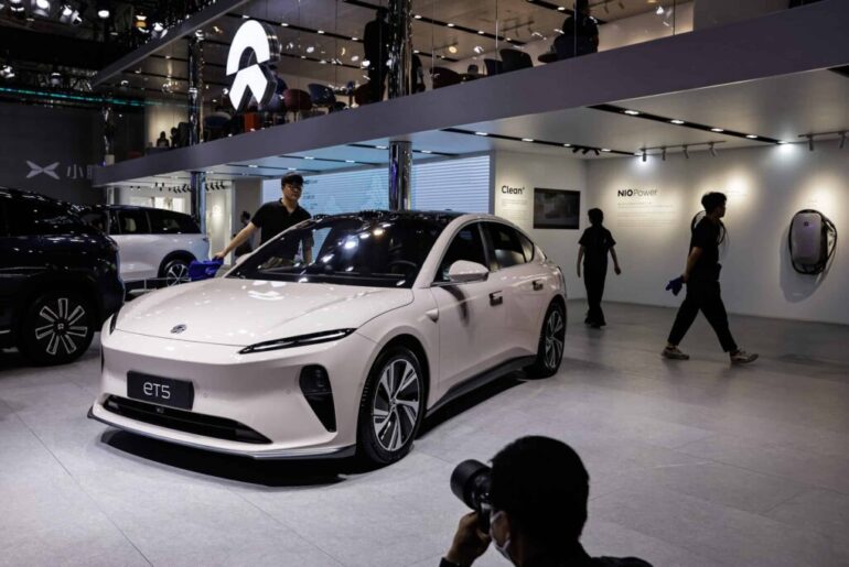 Nio Rises 5% While Tesla Stalls: The EV Rivalry Just Got a Lot More Interesting